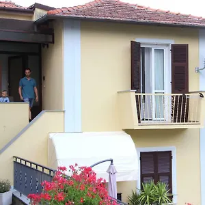 Casa Maio Hébergement de vacances Riccò del Golfo di Spezia